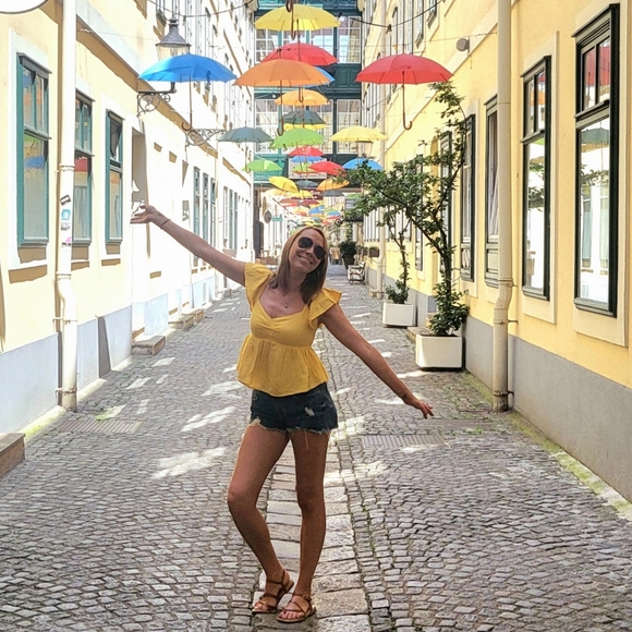 Meet your Posher, Christine - Picture 1 of 1